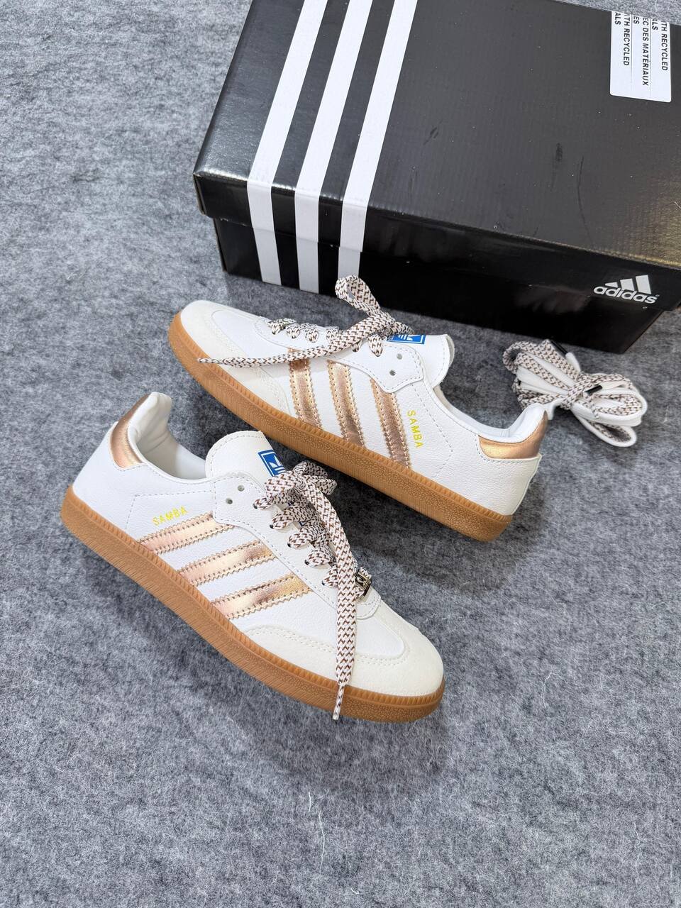 2 Adidas Samba Branco e Dourado - Imagem 1
